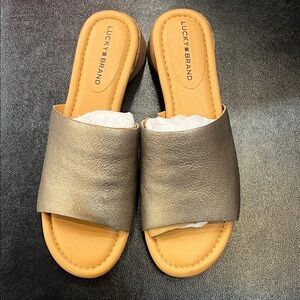 Lucky Brand Women's Metallic Gold Mules